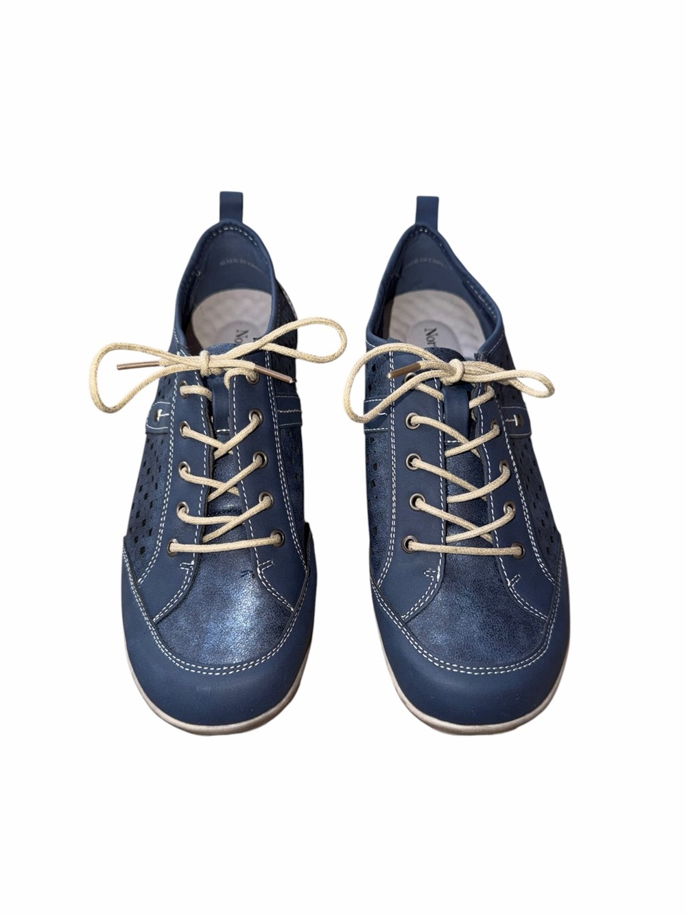 North Style Sneakers Size 39 (US 8-8.5)